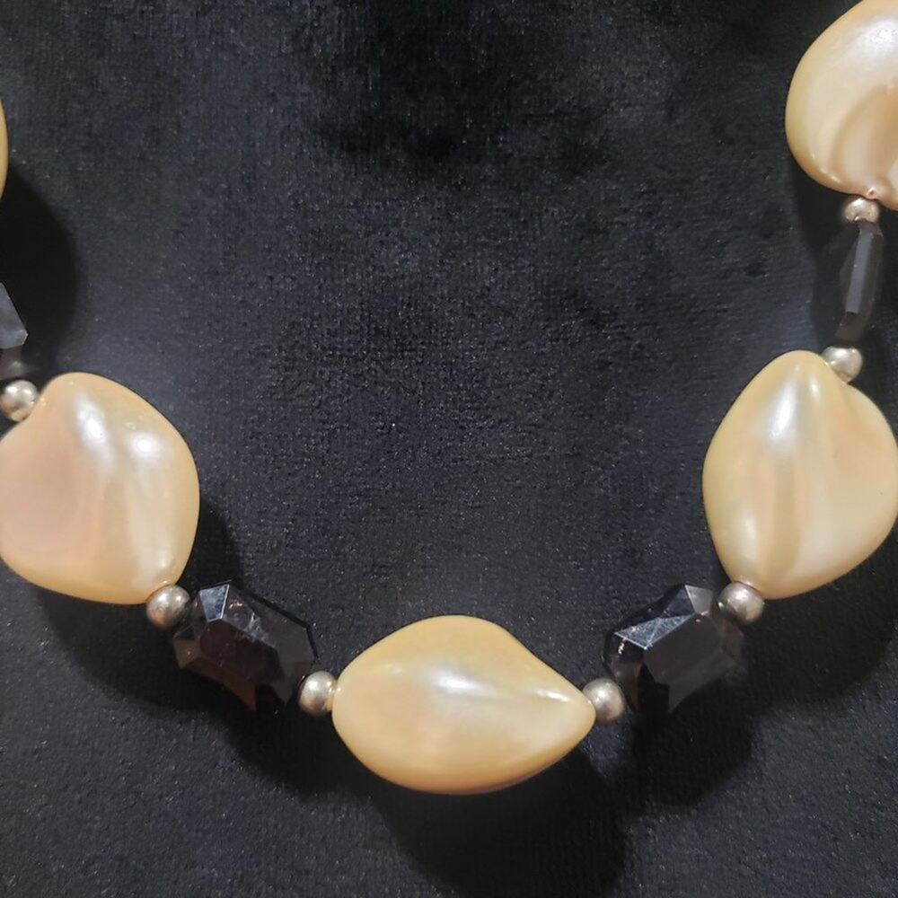 Women Fashion Vintage Chunky Big Cream Lucite Beads Black Stones Beaded Necklace - Picture 4 of 6